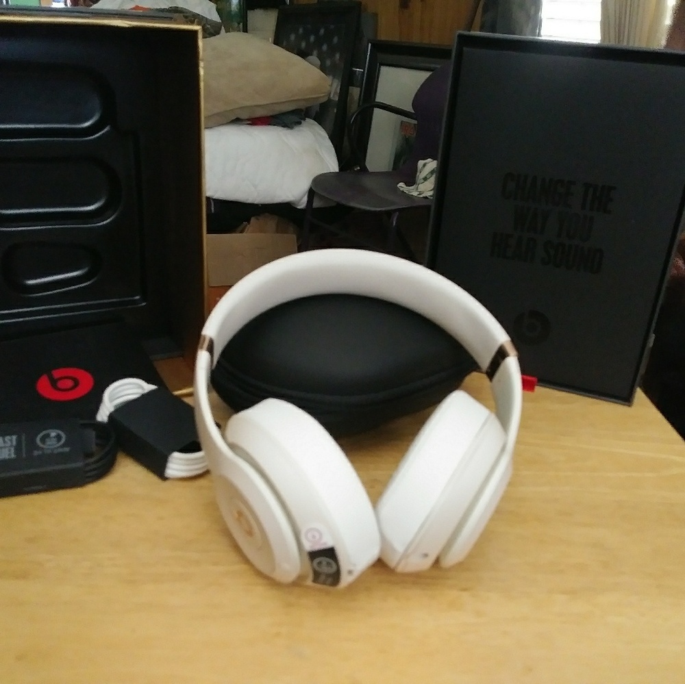 Beats solo studio 3 wirless headphones
